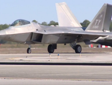 F-22 Raptors σε άσκηση ανεφοδιασμού (βίντεο)